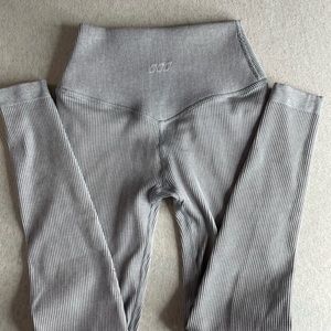 Lorna Jane ribbed, grey leggings w/ haute contour Sz Small